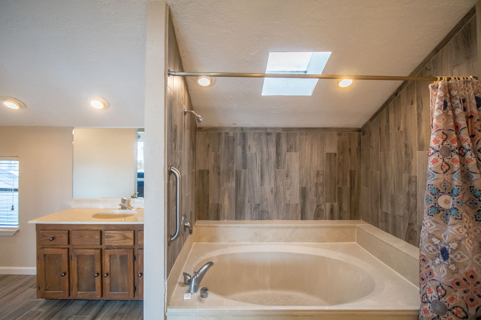 A spacious bathroom at VRI's The Landing at Seven Coves in Willis, Texas.